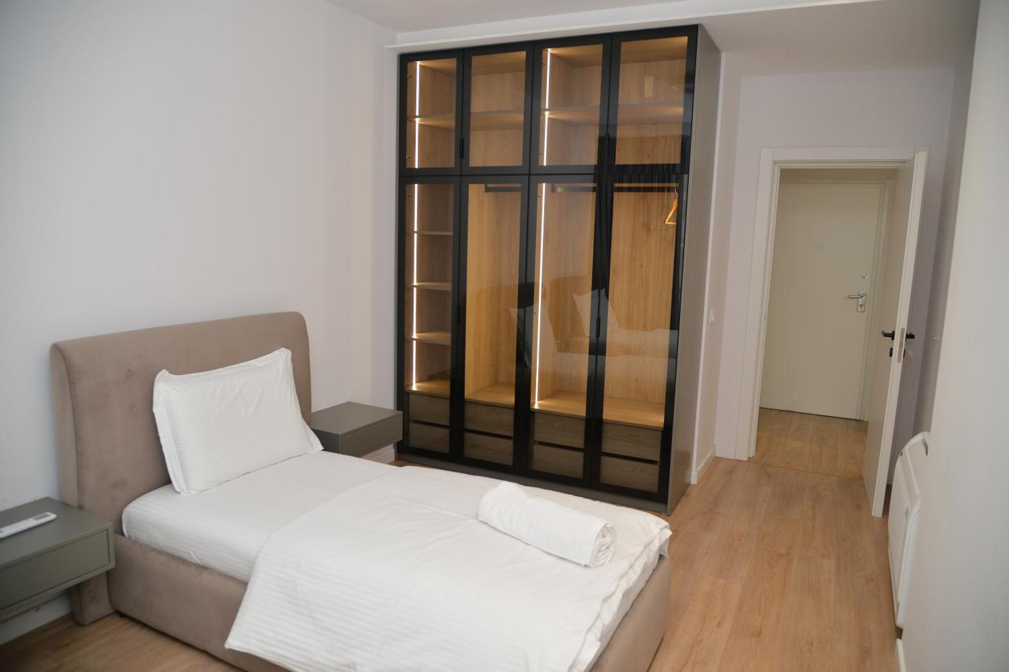 Hera Tirana Suite Deluxe Экстерьер фото
