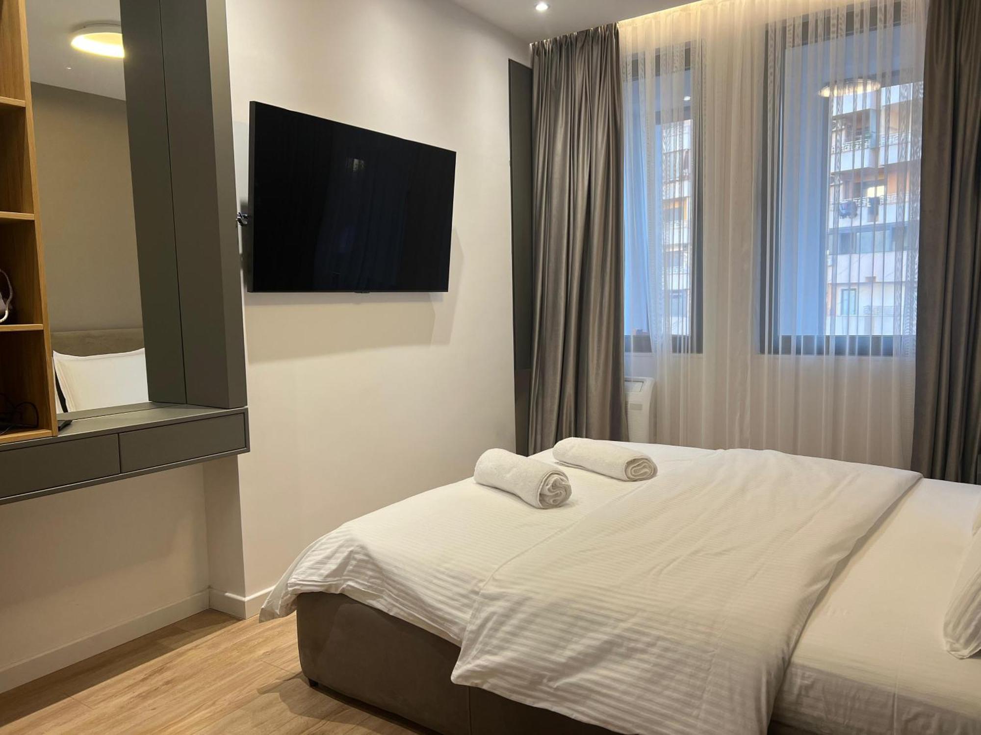 Hera Tirana Suite Deluxe Экстерьер фото